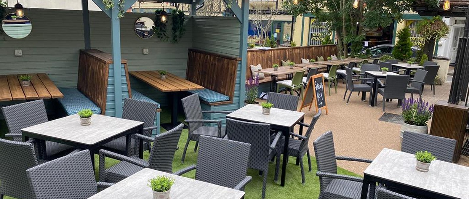 New terrace at The White Hart Hotel & Restaurant Whitchurch accommodation/bed-and-breakfast/pub food Newbury