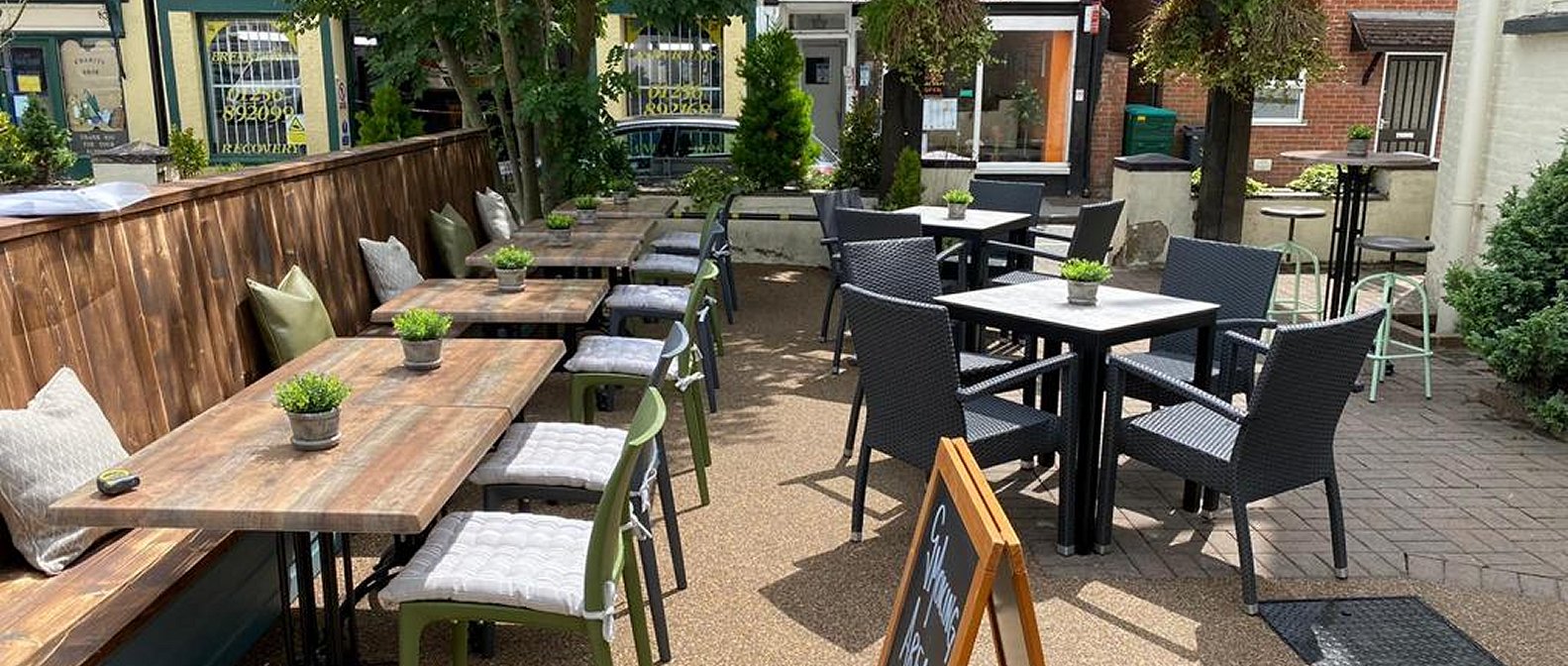 New terrace at The White Hart Hotel & Restaurant Whitchurch accommodation/bed-and-breakfast/pub food Newbury