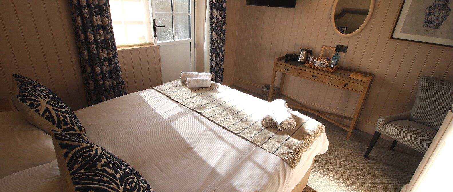 Slideshow image White Hart Hotel & Restaurant Whitchurch accommodation/bed-and-breakfast/pub food Newbury